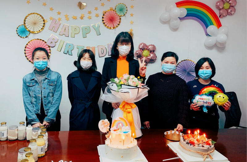 4月财务集体生日会