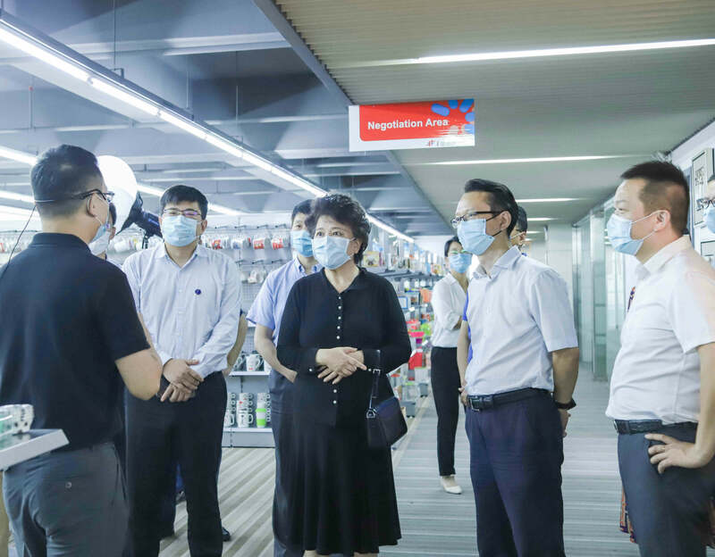 全国政协常委裘援平来j9九游会官方网站集团调研