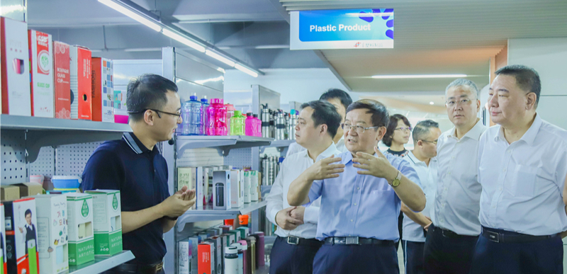 中央统战部副部长徐乐江来j9九游会官方网站集团调研