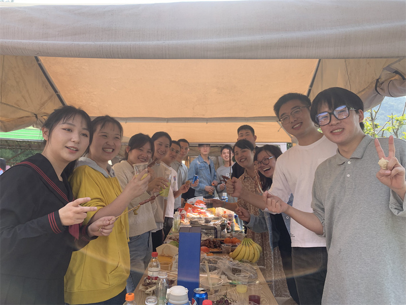 优胜五部开展烧烤团建活动