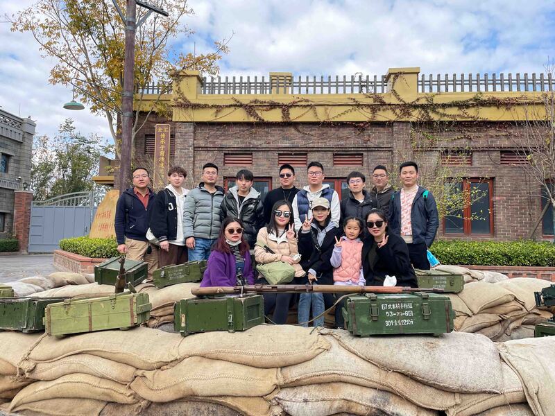 绿时公司业务一部、三部相继开展下半年团建活动